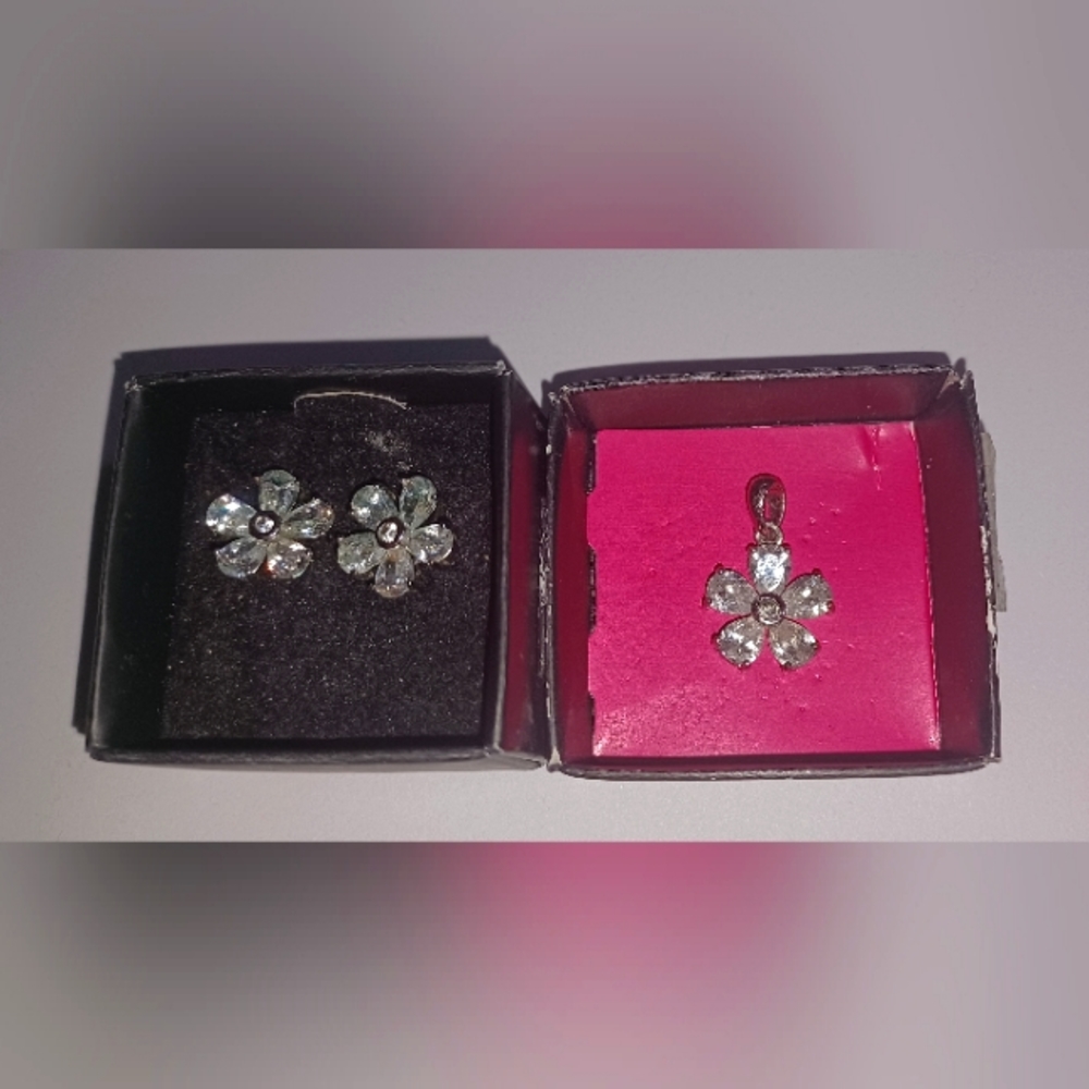 Flower CZ Cluster earing with matching Pendant